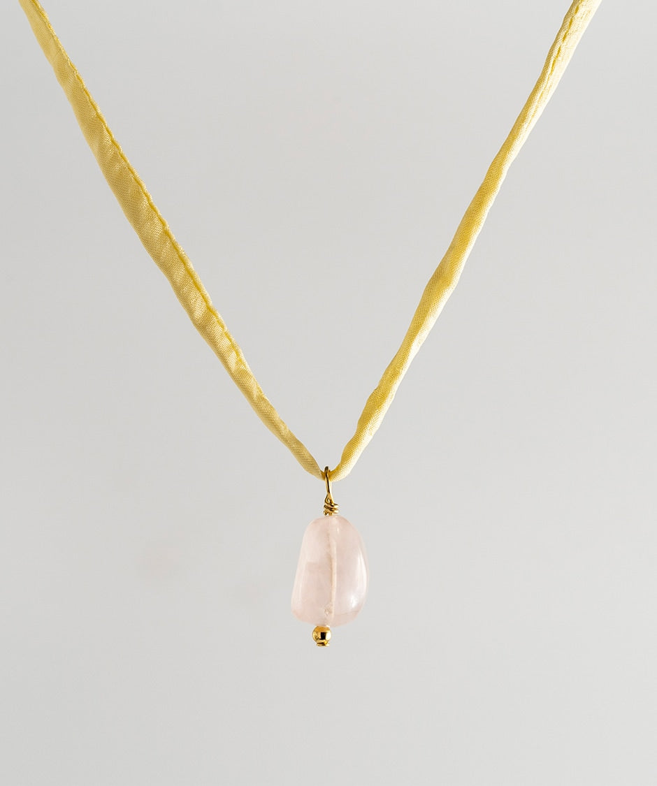 Collar Quarzo Rosa Agusan - Cordón de seda amarilla