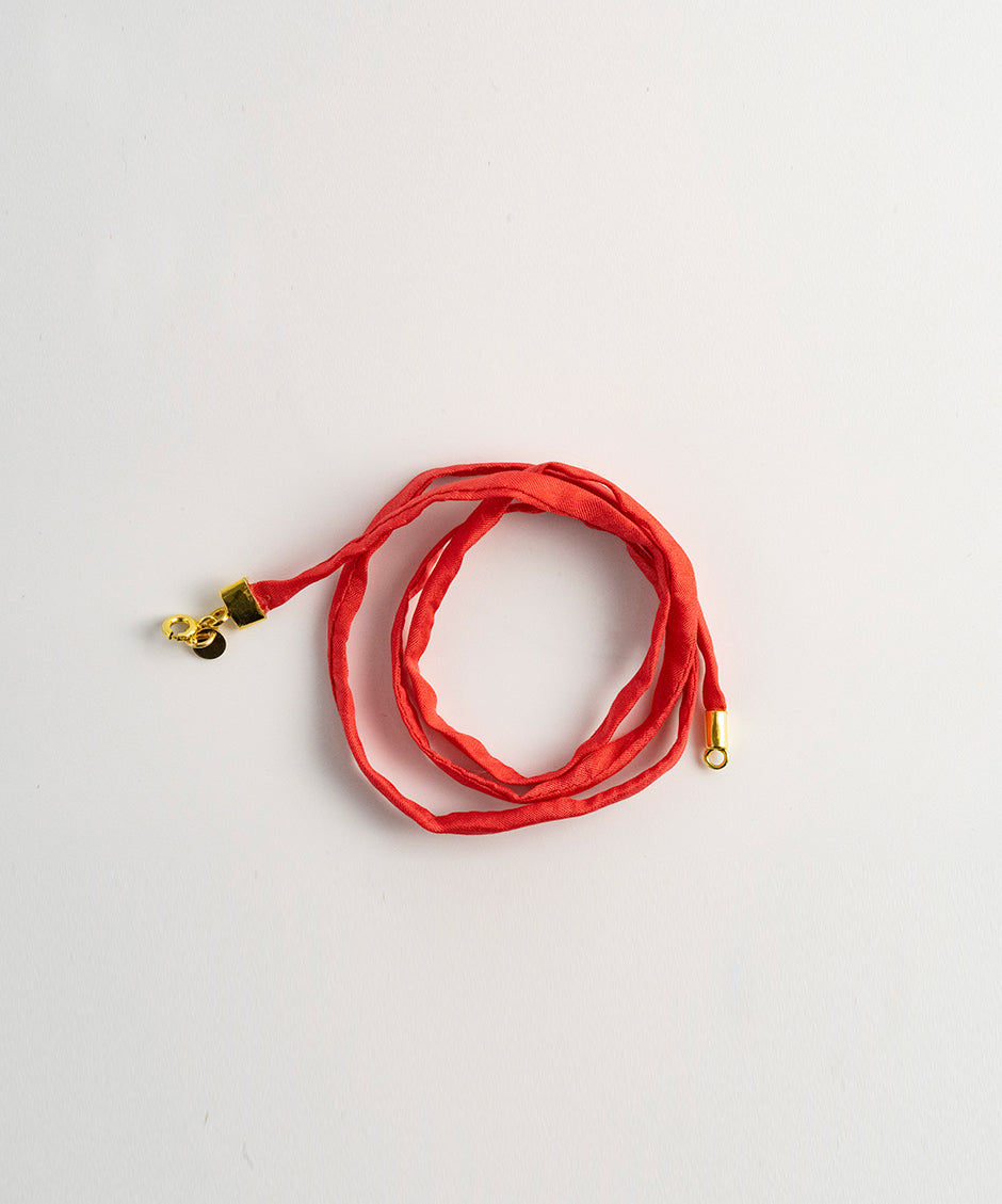 Collar Cuarzo Rosa Agusan - Cinta de seda roja
