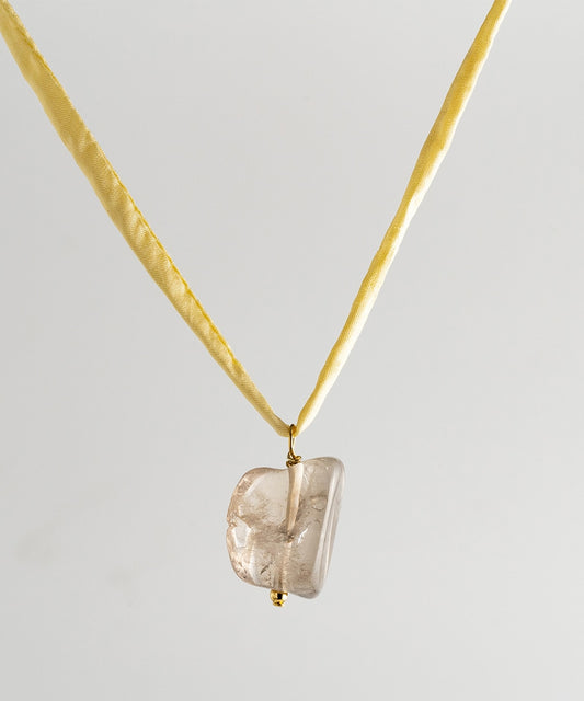 Collar Cristal de Roca Agusan - Cordón de seda amarilla