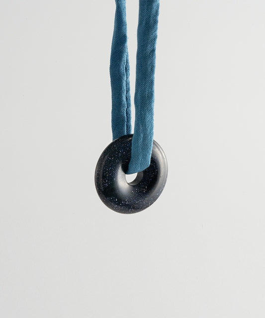 Collar Piedra de Arena Lanao - Cordón de seda azul